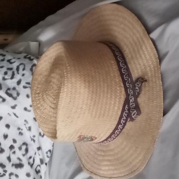 Hat - Picture 4 of 7